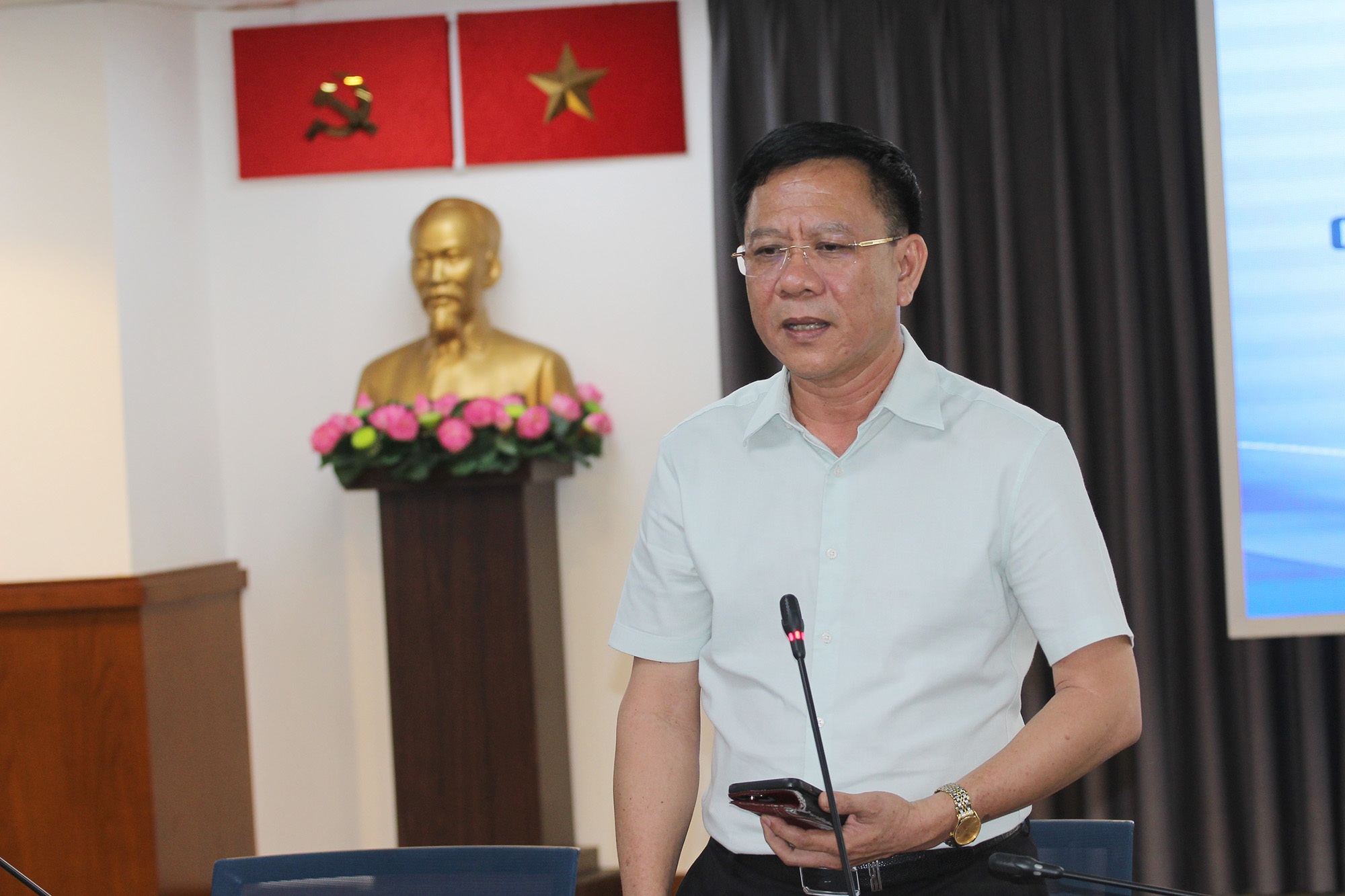 Đồng chí Nguyễn Ngọc Hồi – Phó Giám đốc Sở Thông tin và Truyền Thông TP. Hồ chí Minh nói về vụ Nam Em tại buổi họp báo.